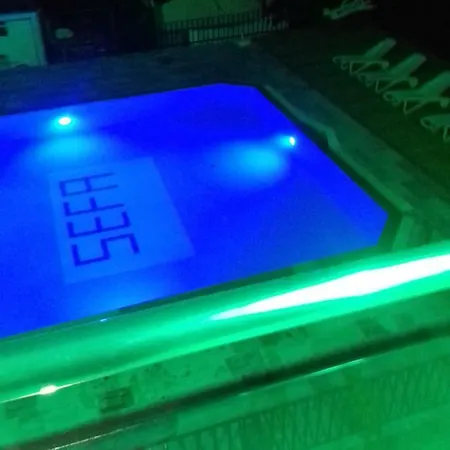 Casa de hóspedes Sefa Ztc Hotel *